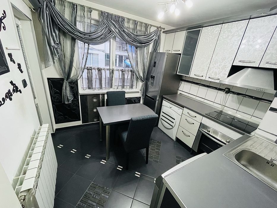 Дава се под наем Четиристаен апартамент в Русе, Алеи Възраждане - 98 кв.м за 510 € - Снимка #4