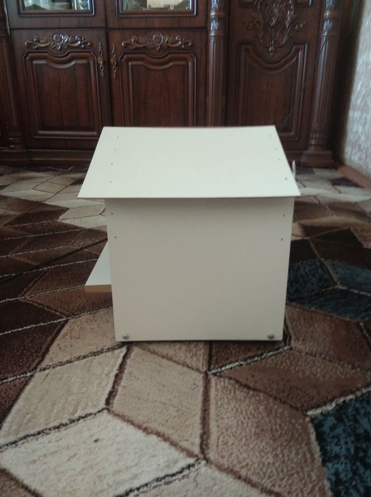 Gnizdoplast kaptarlar va yapon tovuqlarga  uylari