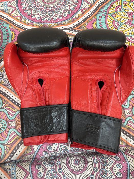 Боксерские перчатки почти новые