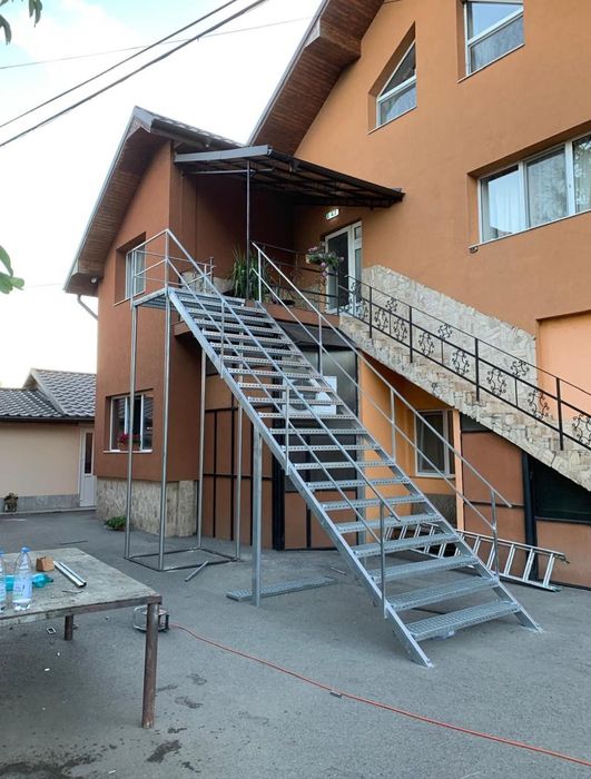 Trepte și scări metalice pentru interior și exterior