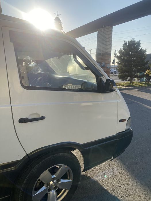 Sangyong Istana mikroavtobus