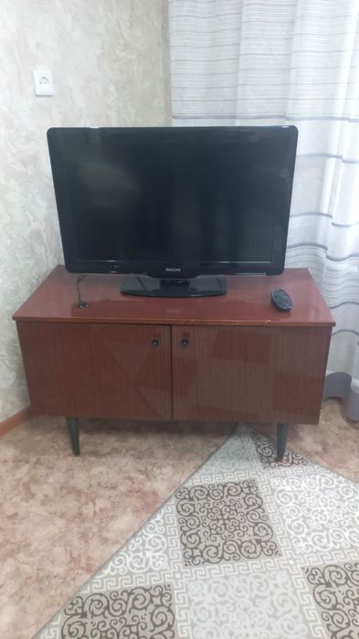 Продам тумбочки и полку под телефон