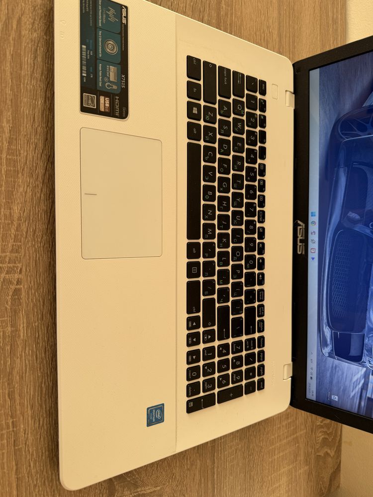 Лаптоп ASUS X751S