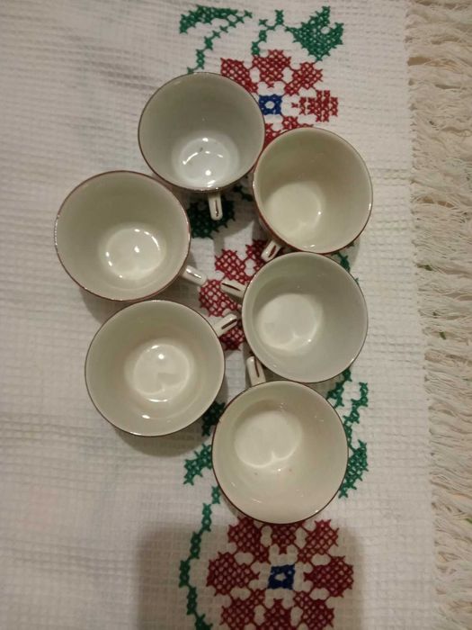 Сервиз от стари порцеланови ракиени чашки