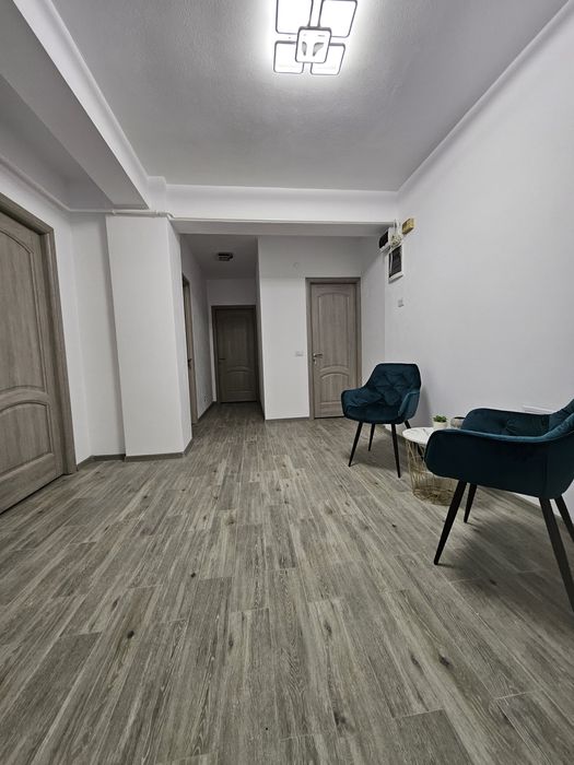 Vând/închiriez spațiu comercial pretabil cabinete medicale-Policlinica