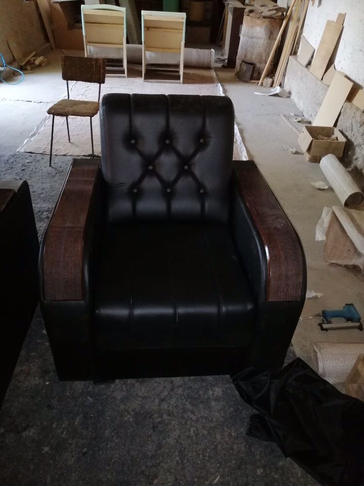 Кожанное диван кресло для офиса