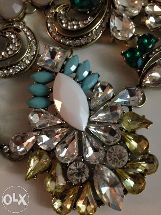 Colier superb,statement,cu cristale si pietre semipretioase