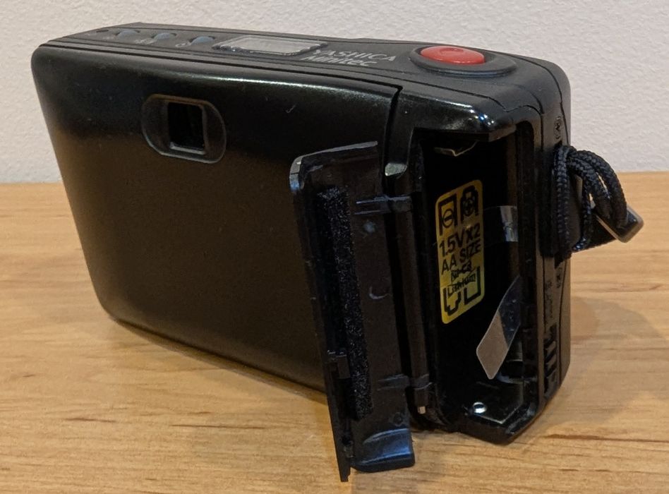 Aparat foto pe film Yashica Minitec AF