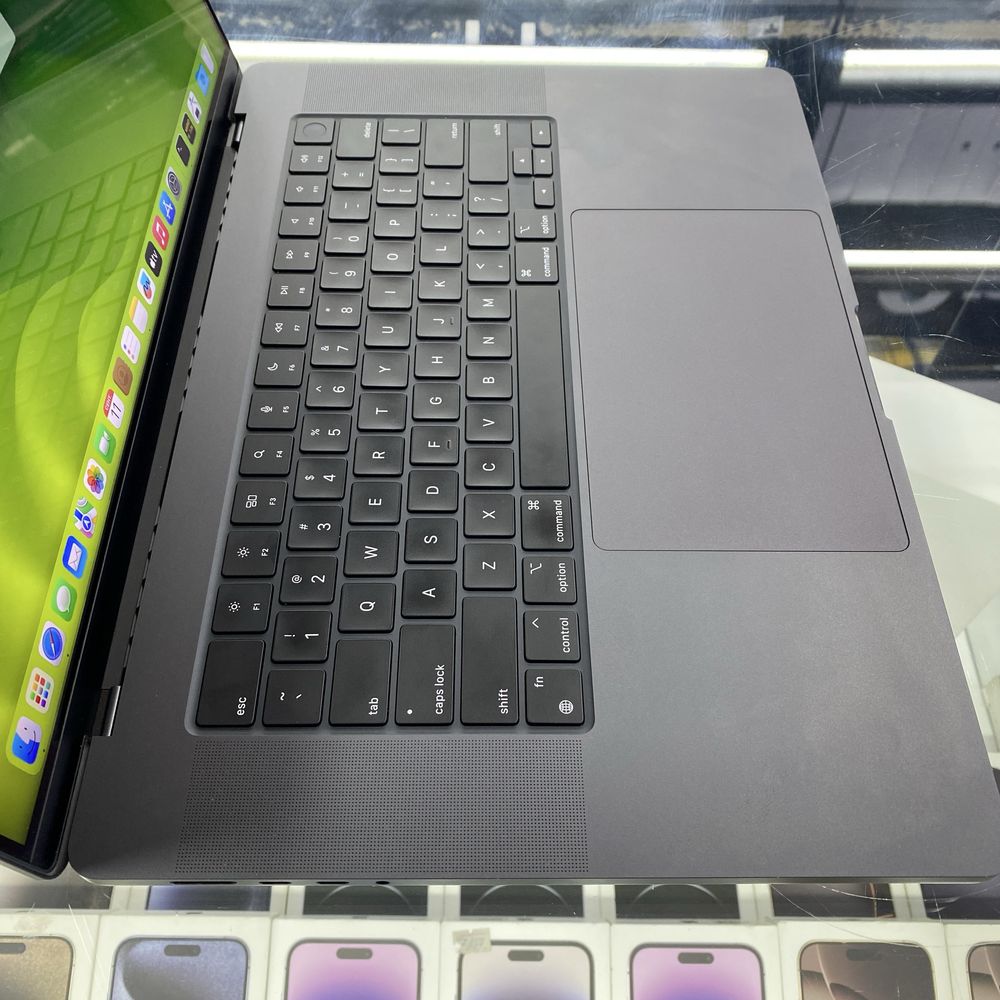 MacBook Pro M3 Pro / 18 / 512 / 27 sikl 98%