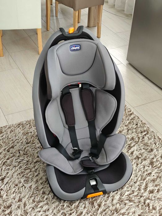 Scaun auto copil Chicco reglabil, 9-36 kg