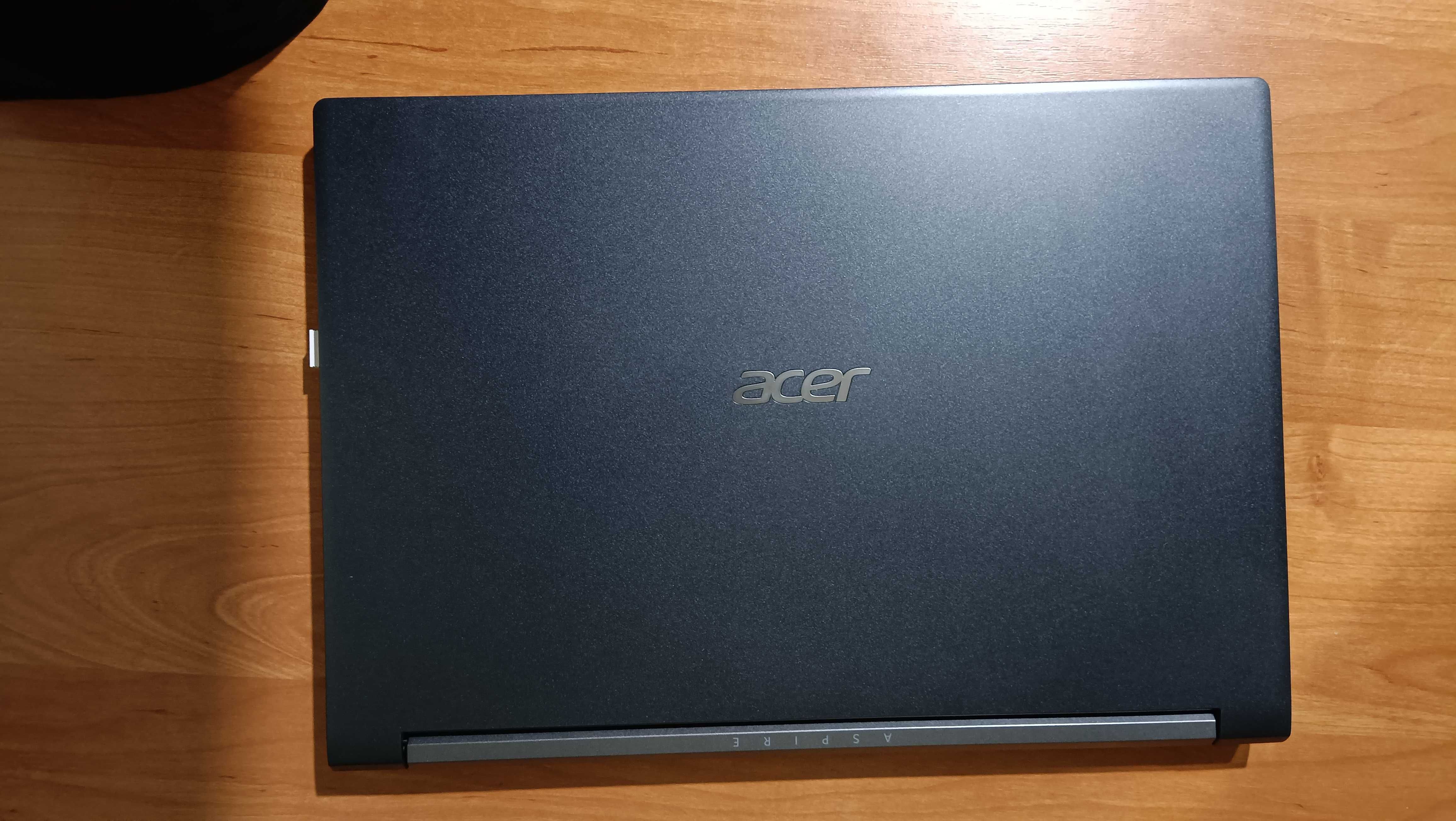 Acer Aspire 7  /  A715-75G-77DE