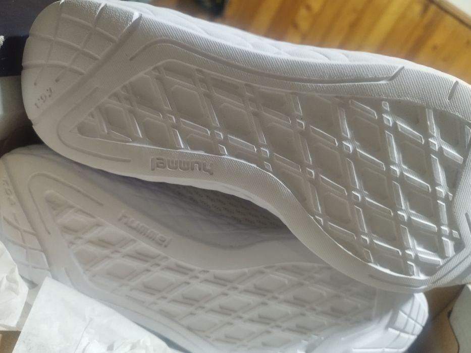 Маратонки Reebok, Hummel.