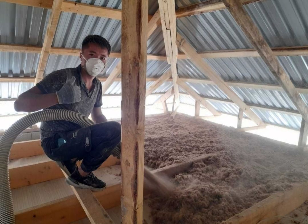 Утепление эковатой крыши домов помещений зданий недорого
