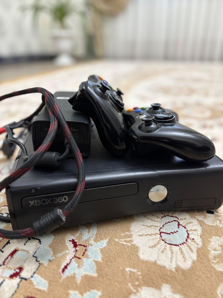 Xbox продам две джостик нет
