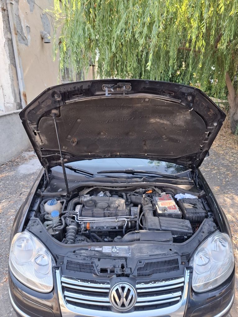 Vând  vw golf 5 1.9