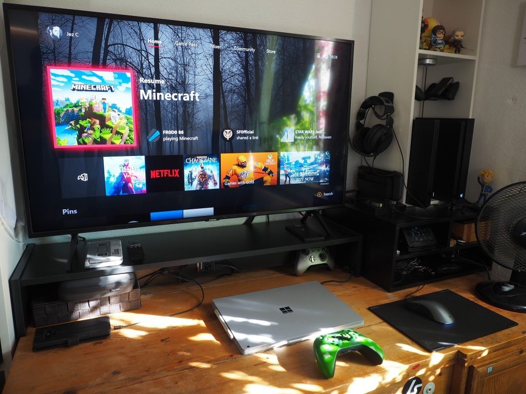 Xbox 500 gb  + Два джойстика + Kinect +  Наушники + Xbox Game Pass на
