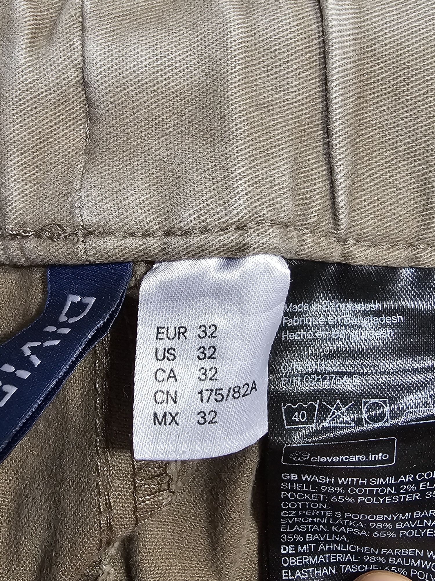 Pantaloni barbati H&M cu buzunare
Marime 40
Puteti crea l