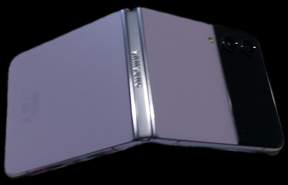 Samsung Z Flip 4 512 GB, без забележки с гаранция до 02.2025г.