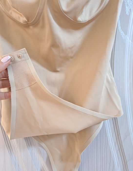 Безшевно боди Zara