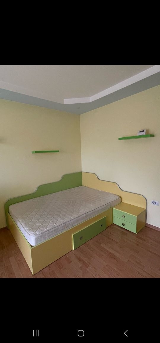 Mobilier , pat,  noptieră și birou copii.