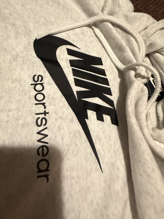 Оригинални дамски спортни дрехи Найк