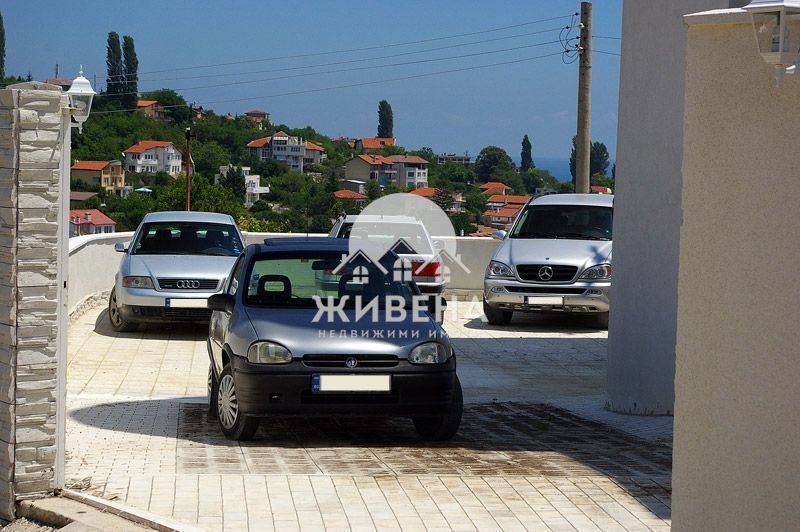 Отдавам под наем къща/ хотел в района на Бриз, РЗП: 850 кв.м