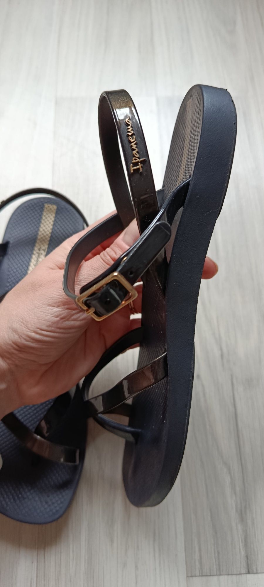 Vând sandale Ipanema măsură 37(36)