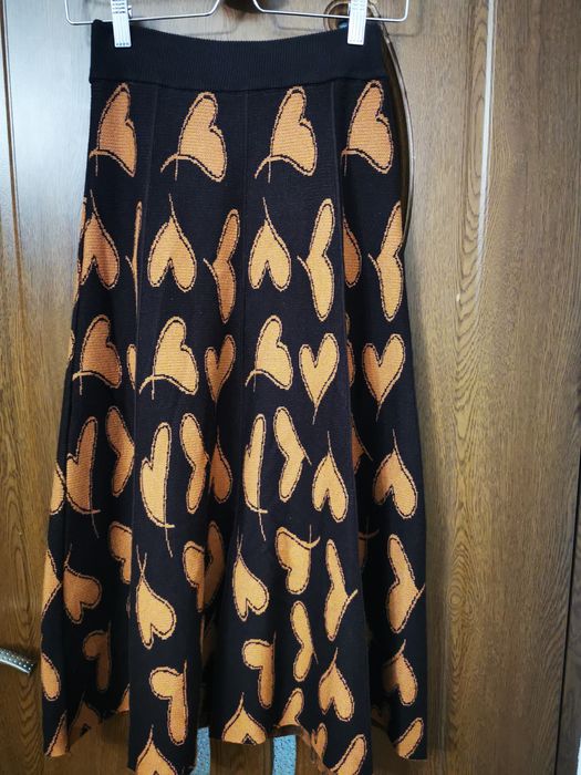 Set alcătuit din camasa calitativa si fusta deosebita