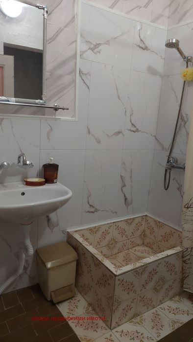 Тристаен апартамент до пл. Славейков