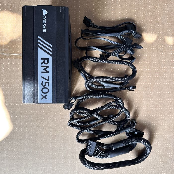 Захранване Corsair Rm750x