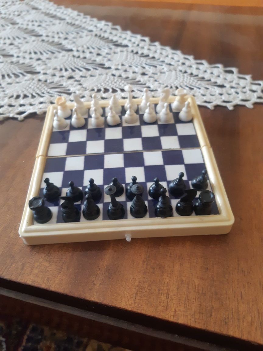 Малък магнитен шах.