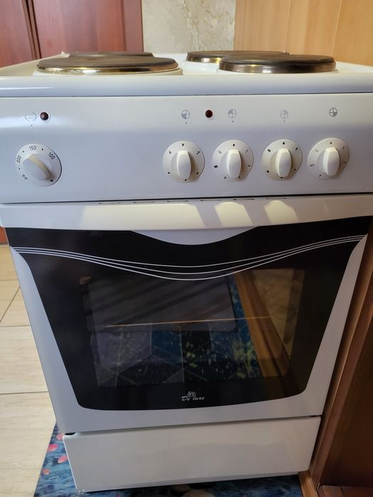 Продам эл.плиту фирмы Deluxe.