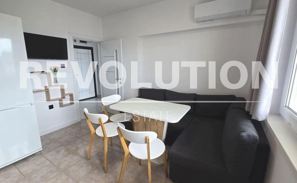 Дава се под наем Тристаен апартамент в Варна, Център - 80 кв.м за 750 € - Снимка #2