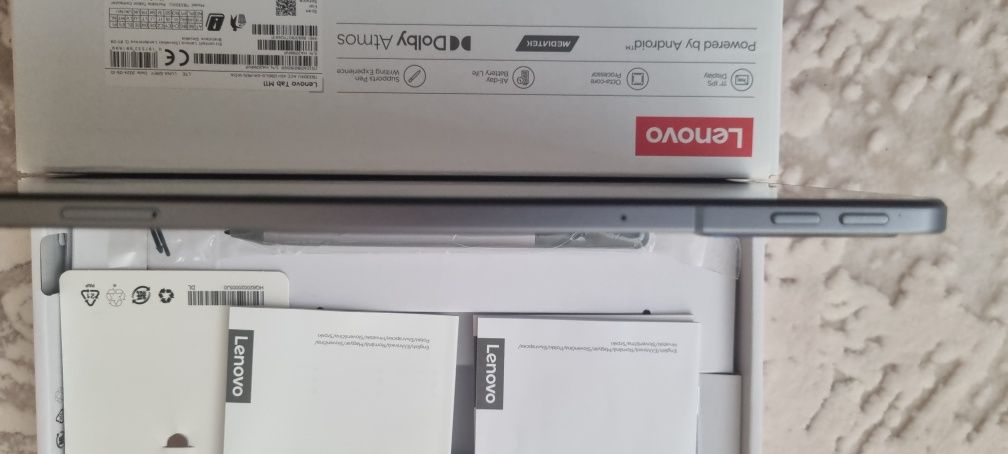 Vând tableta Lenovo tab M 11  ca noua