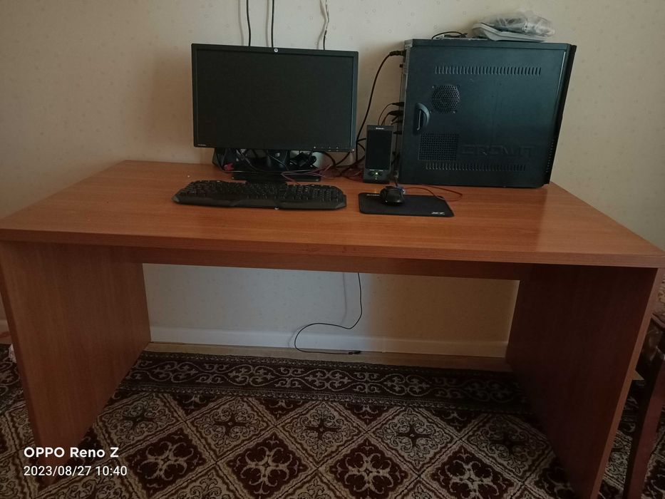 Продается Стол  офисный