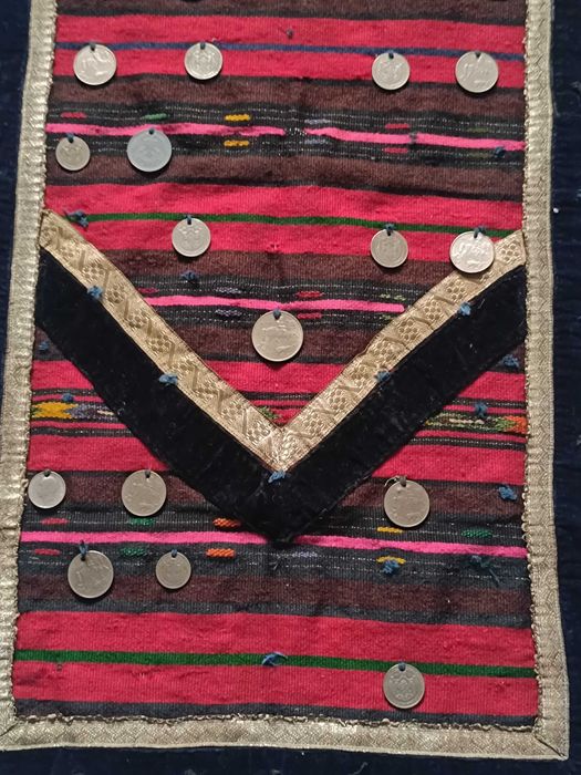 Автентична сърмена престилка с монети