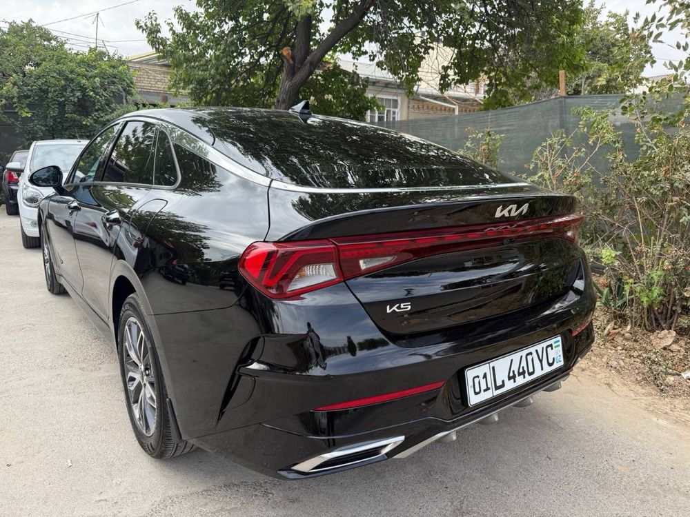 Kia K5  чорний пантера
