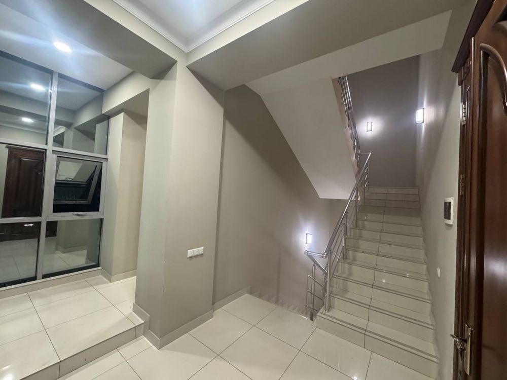 Аренда под Офис Ориентир Метро Ойбек  130м2 3000$ торг