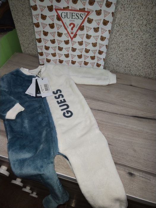 Бебешки гащеризон Guess - 6-9  месеца