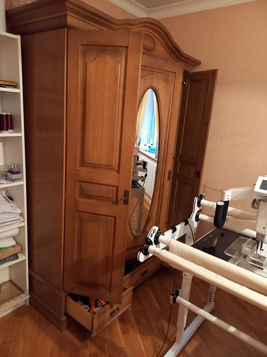 Продается недорого, состояние хорошее, шкаф (шифоньер) из дерева, пр-в
