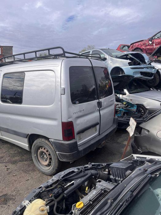 Пежо Партнер 2.0 HDI 2003 година на части