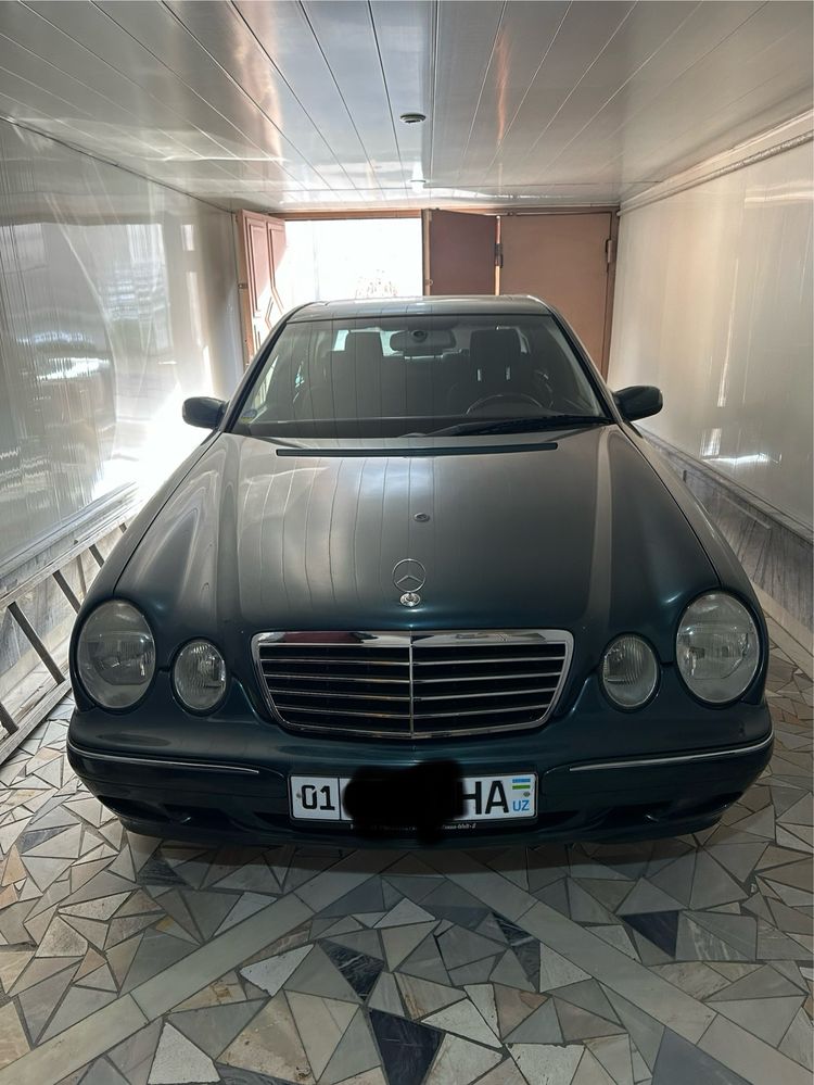 Mercedes Benz E240