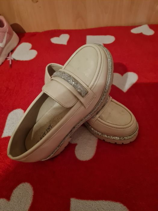 Vand schimb pantofi nr 37
