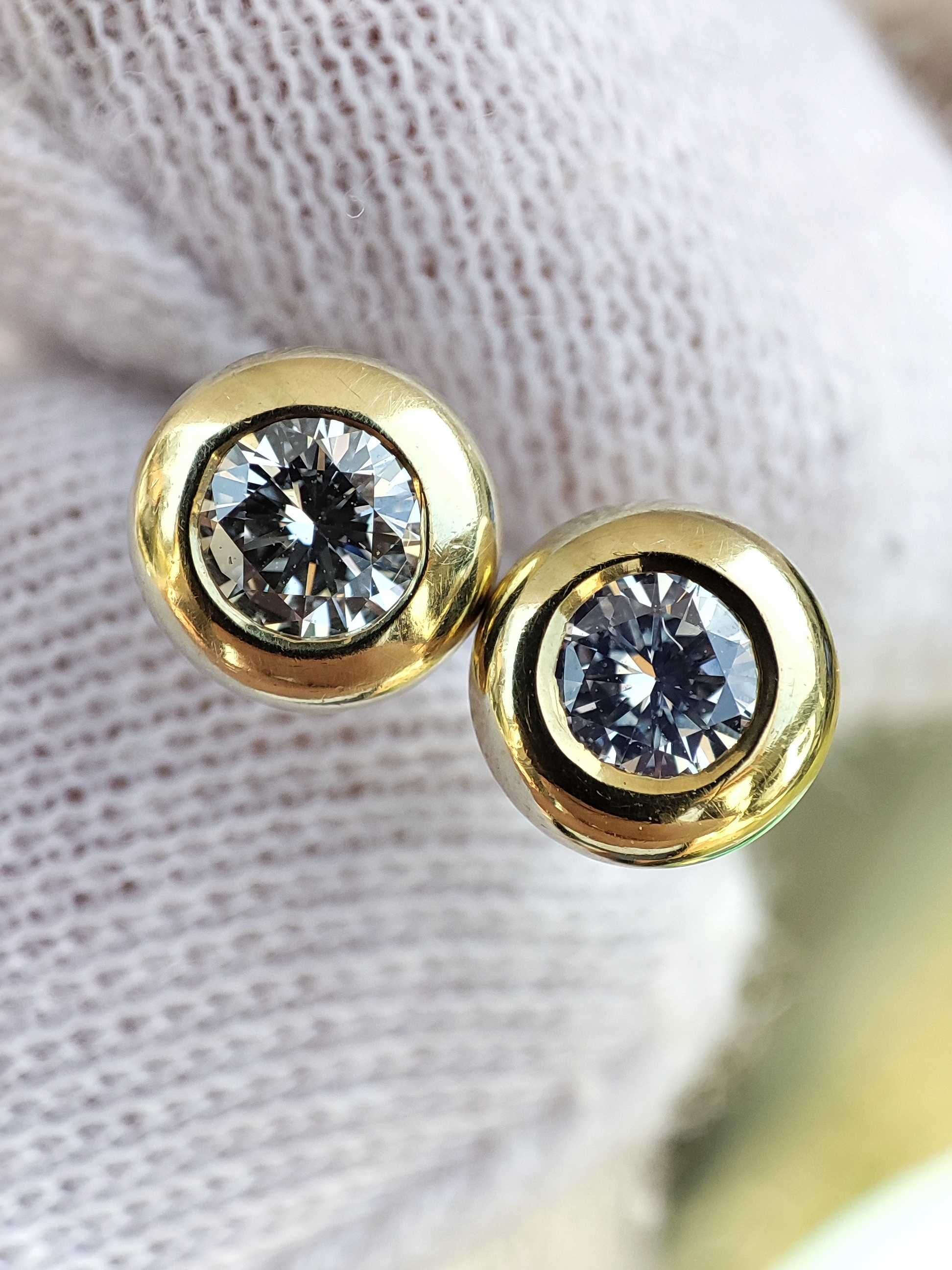 Cercei Aur Stud 14K Cu Diamante Button Style Bezel Diamant Unicat