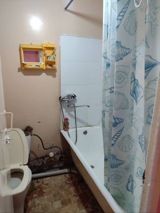 Продается 1 /5 /5 , майдони 42 м2,