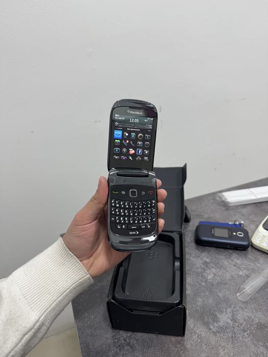 Perfectum Black berry 9670 boast mobile