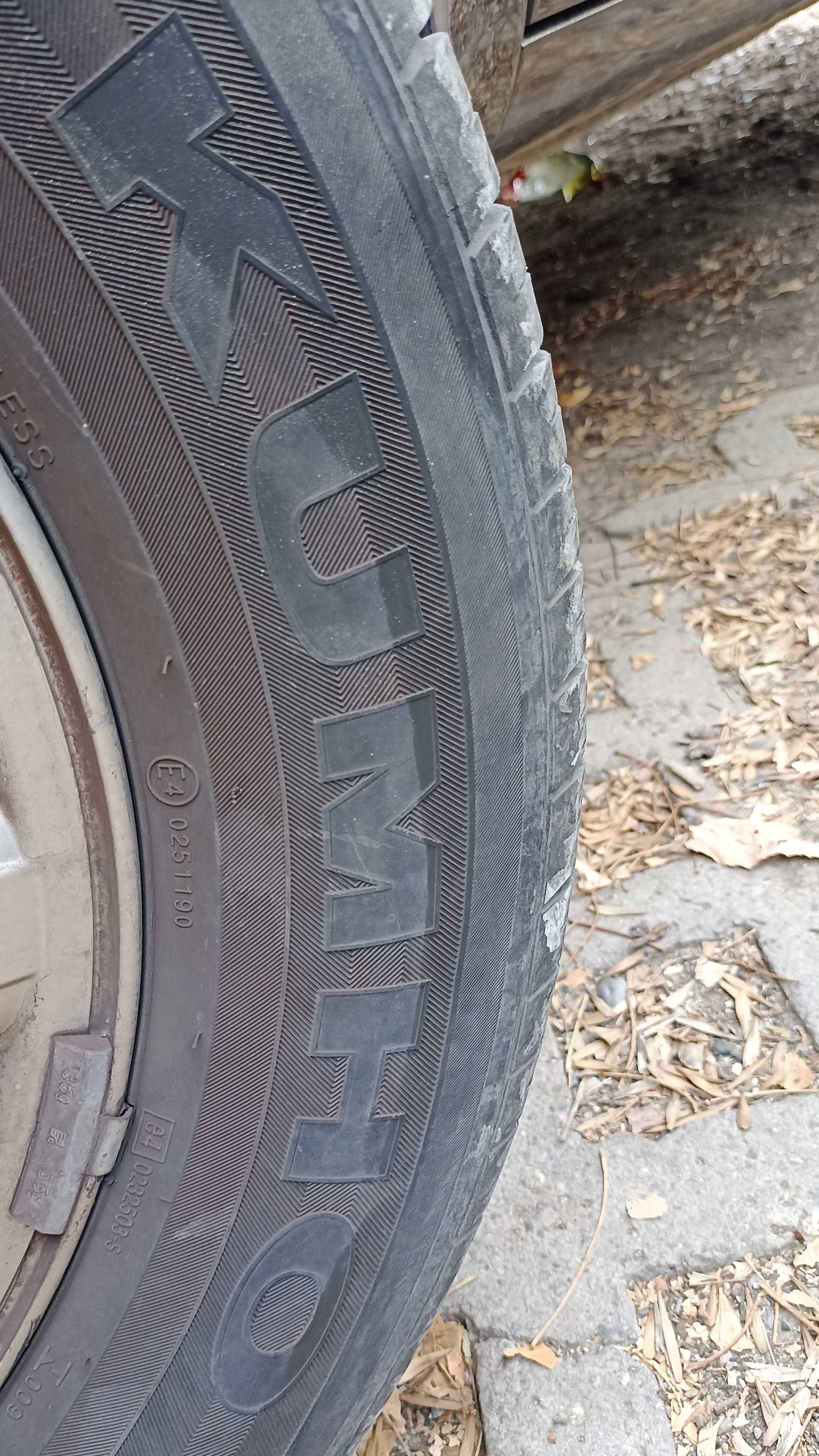 2 бр летни гуми Kumho Solus kh17 235/60R16 100H