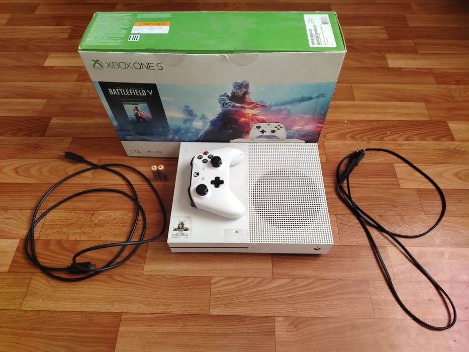 Xbox one s (1 tb)
