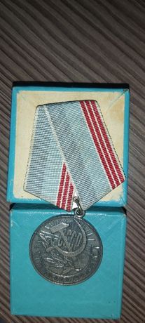 Продам медаль " ветеран труда"