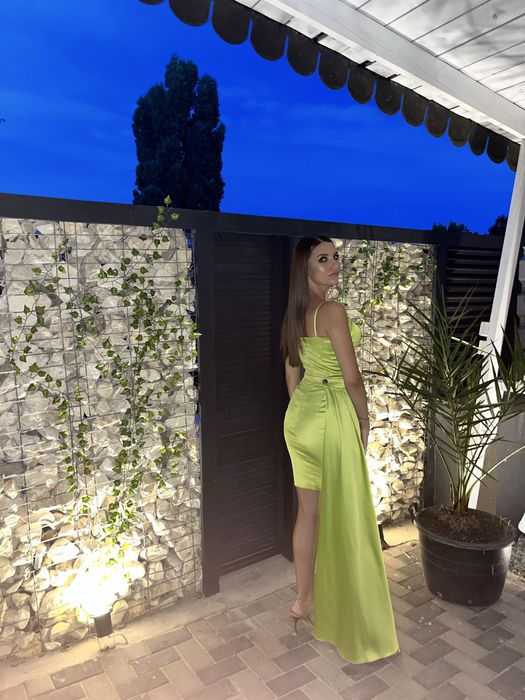 Vand Rochita facuta la comanda ,marimea 38